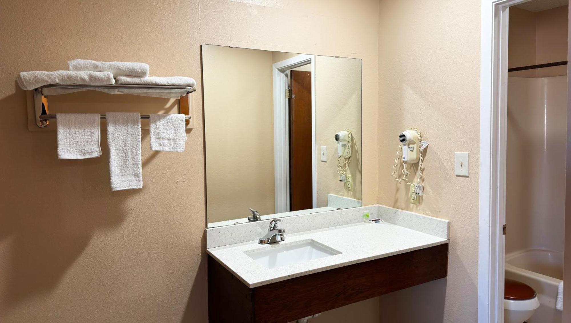 Regency Inn Hondo Eksteriør bilde