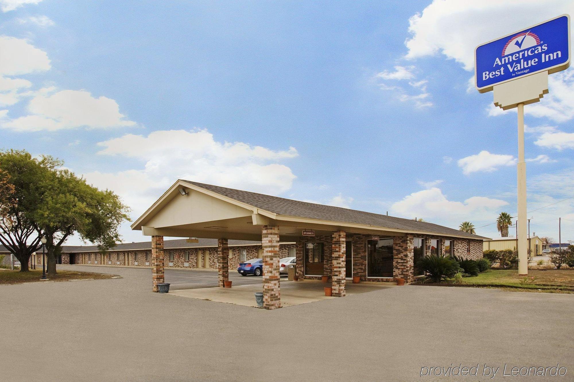 Regency Inn Hondo Eksteriør bilde