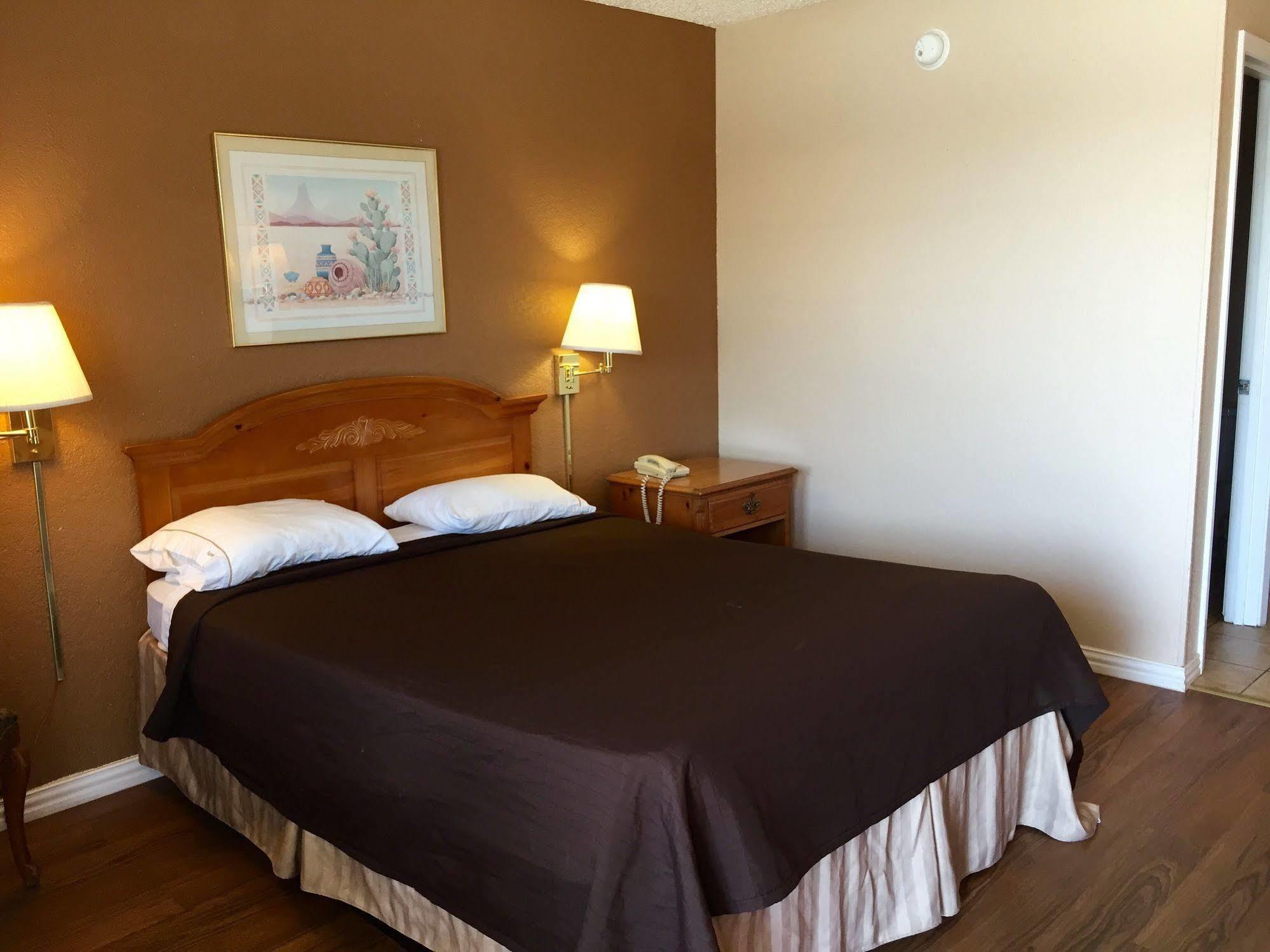 Regency Inn Hondo Eksteriør bilde